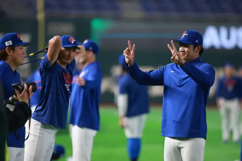 中華隊場中合影！東京巨蛋應景配合　現場播放周杰倫名曲「晴天」