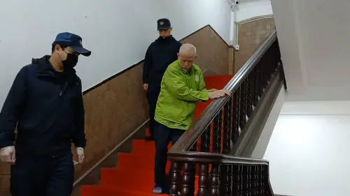 萬華房東遭砍297刀成肉泥慘死！兇手開庭閉目摳腳　家屬淚求無期