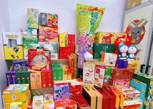 ▲超商禮盒年後價崩出清很正常，不過你是否發現，7-11這種年後禮盒特價的門市比較少呢？（圖/Threads）