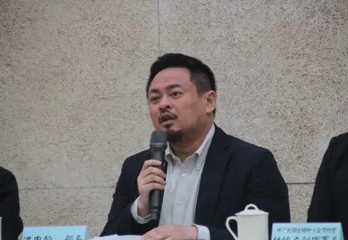 ▲洪申翰指出，擴大的育兒友善假別導致的企業薪資成本，將改由政府負擔。（資料照／記者鍾泓良攝影）