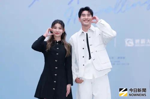 ▲采子（左）今天出席新戲《再不拍就來不及了！》記者會，這是她演藝生涯中首度擔綱女主角夏語珊，在劇中和男星涂善存（右）共譜校園戀曲。（圖／記者嚴俊強攝影）