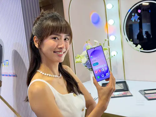 ▲三星S26系列漲幅不小，最佳購買時間點就是3月4日～3月11日起跑的預購期，提供「容量免費小升大」。（圖／記者周淑萍攝）