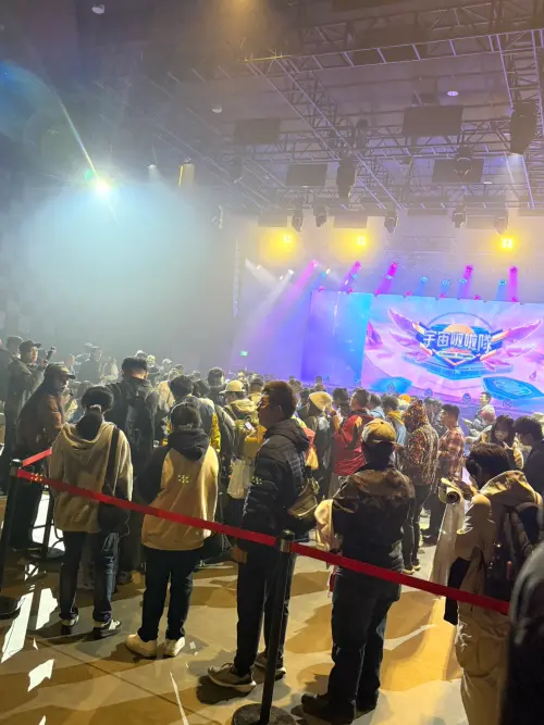 ▲《宇宙啦啦隊》首賣週邊開紅盤，不僅刷新粉絲熱情紀錄，也再次證明節目未播先爆的高人氣。接下來的週邊活動與簽名會備受粉絲期待。（圖／緯來提供）