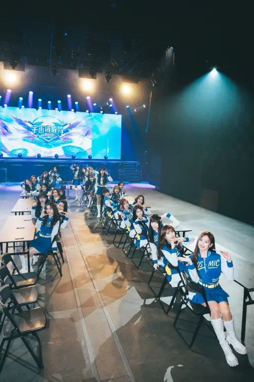 ▲《宇宙啦啦隊》全體成員誠意滿滿，親自為粉絲簽名，許多人排隊3小時不散場。（圖／緯來提供）