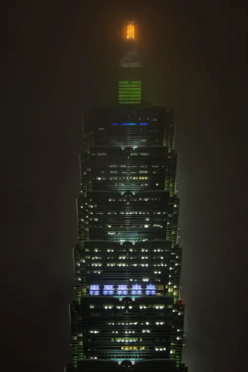 ▲台北101預祝中華隊一路開轟、轟轟轟轟轟轟轟。（圖／記者朱永強攝）