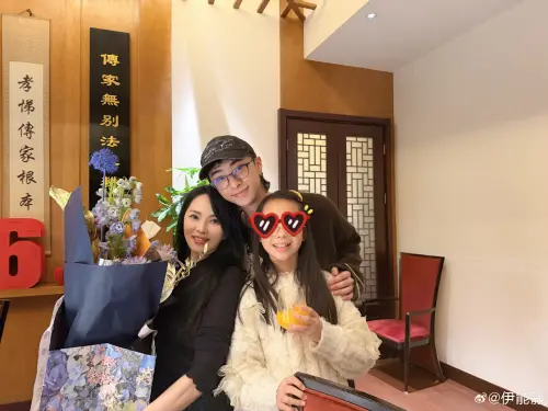 ▲伊能靜（左起）、小哈利、米粒在慶生會上留影。（圖／伊能靜微博）