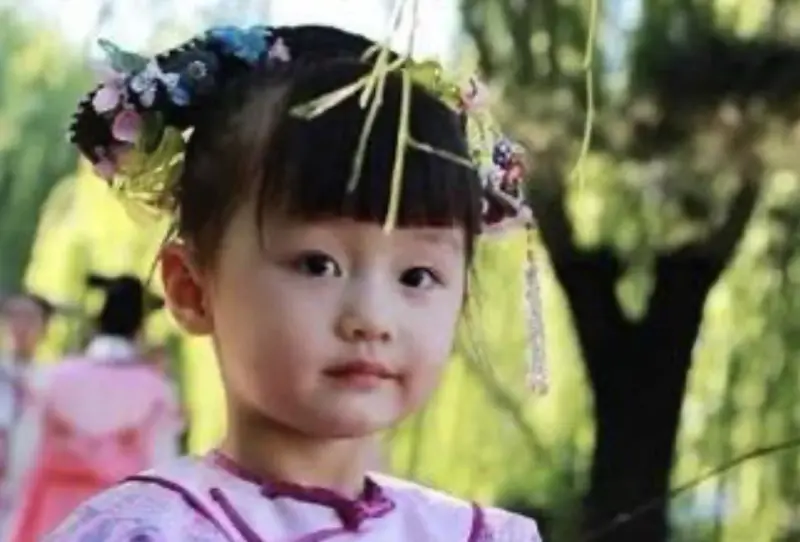 《甄嬛傳》溫宜公主18歲了！紀姿含現身北影藝考170cm長腿超吸睛