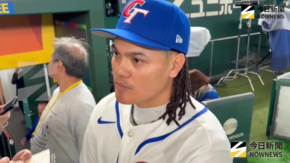 ▲中華隊張育成（如圖）在東京巨蛋喊「我是誰？」，這句其實是i-dle成員葉舒華的自我介紹，沒想到哏被巧妙運用，笑翻球迷喊「部長好潮」。（圖／YouTube@NOWNEWS）