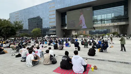 ▲可容納萬人的台中市政府府前廣場，號稱是全國最大的球賽轉播地點。（圖／記者顏幸如攝，2026.03.05）