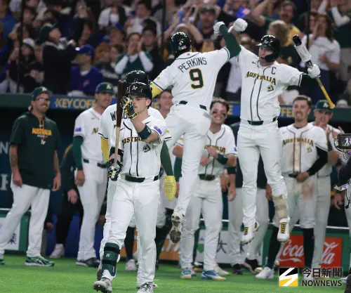 ▲2026年世界棒球經典賽首戰，澳洲隊五局下敲出兩分全壘打。（圖／記者葉政勳攝）