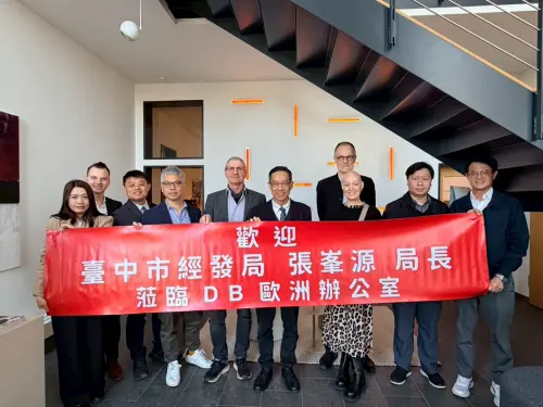▲台中經發局參訪團拜會台中在地廠商宏竝企業（DesignBite）位於德國漢堡的歐洲總部。（圖／經發局提供）