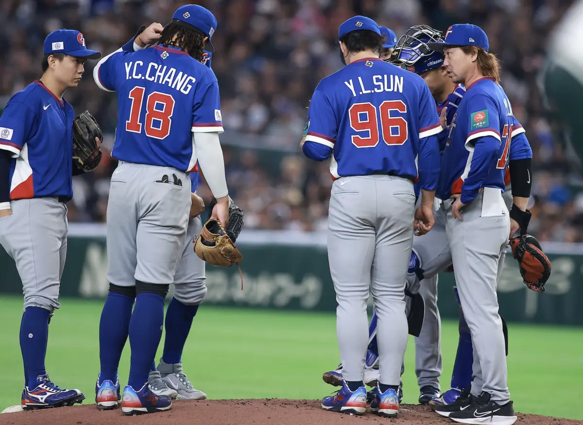 ▲中華隊打線低迷，經典賽預賽第一場以0：3落敗，賽中主審的好球帶判斷，引發球迷們熱議。（圖／記者葉政勳攝）