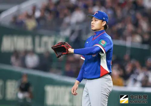 ▲徐若熙在後兩局的球速確實有所下降，且配球上明顯增加變化球比例，顯示教練團在第4局結束後換投，是基於選手當下狀態最合理的判斷。（圖／記者葉政勳攝 ,2026.03.05）