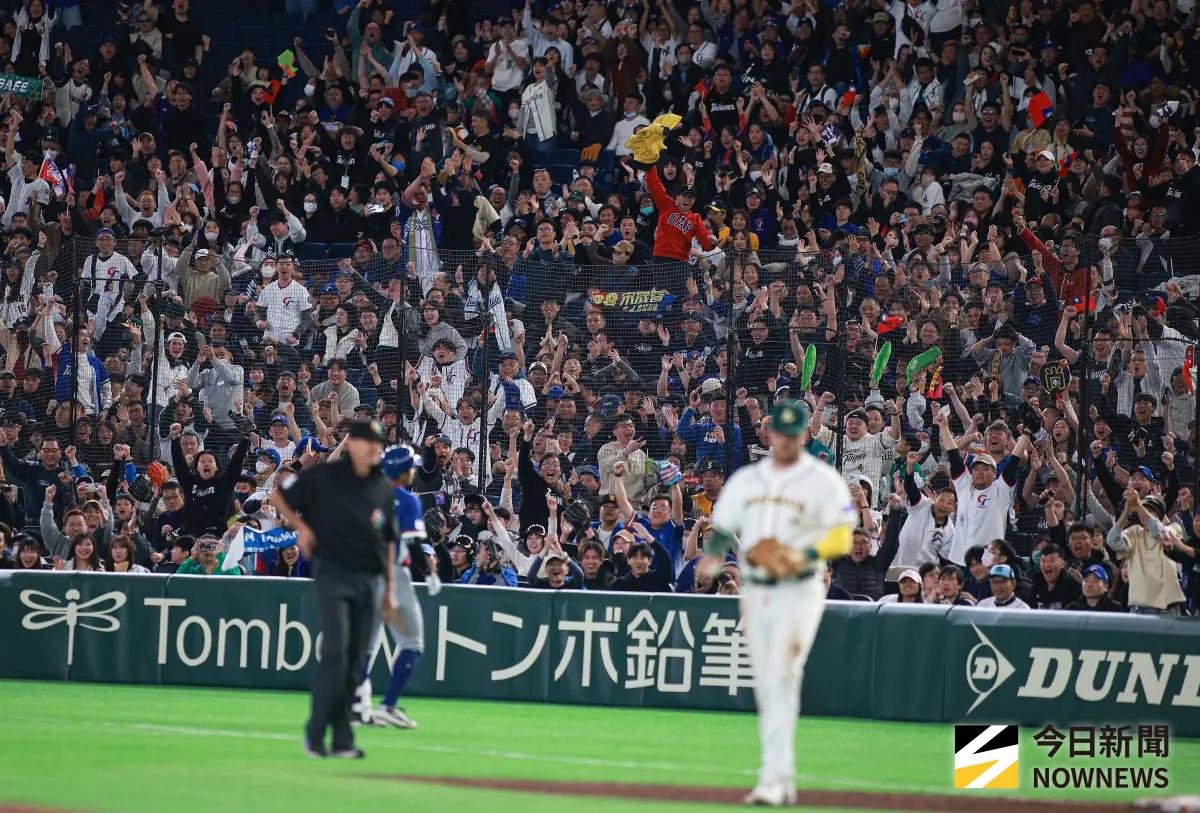 ▲WBC經典賽中華隊以0:3輸給澳洲隊，日本媒體震驚表示「龐大的啦啦隊隊員心碎了」。（圖／記者葉政勳攝 ,2026.03.05）