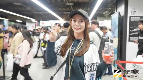 ▲艾璐是統一獅啦啦隊前成員，她的老公是中華隊成員之一的胡智爲。（圖／記者張一笙攝）