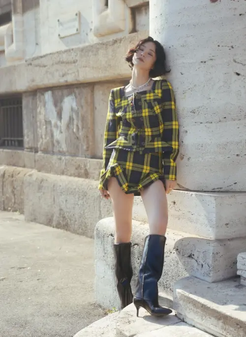 ▲鍾瑶大秀纖細長腿。（圖／星星相藝提供）