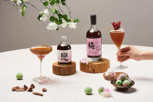 ▲左起：桂花沒酒、烏龍茶梅酒。（圖／上海鄉村shanghaikitchen.com.tw）