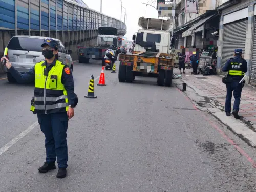 高雄婦人遭拖板車撞倒送醫不治　駕駛送辦