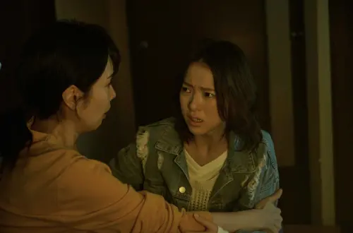 ▲項婕如（右）在《祭弒》中扮演大女兒，和天心（左）有親情衝突的對手戲。（圖／威視提供）