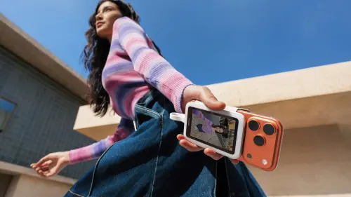 Vlog神器！Insta360推Snap手機自拍螢幕　即時顯示後置主鏡頭畫面