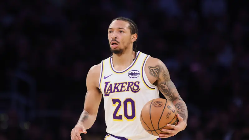 湖人後衛恐離隊？雙向合約小將史密斯本季爆發　佩林卡決策又挨批