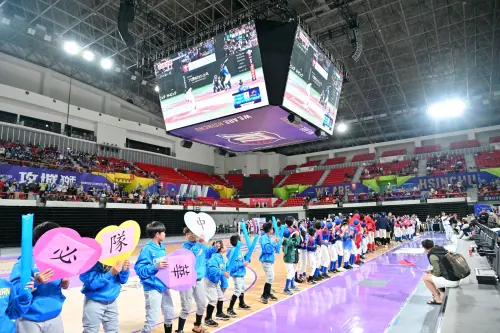 ▲新竹縣在新竹縣體育館舉辦直播派對，慕獅女孩QUEENA、子筑將在台日戰在現場與觀眾一同應援。（圖／新竹縣政府）