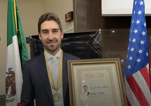 ▲和艾瑪華森爆出緋聞的墨西哥富豪岡札羅，除了家族超有錢，自己還是AI產業的老闆。（圖／摘自IG@mundoejecutivocdmx)