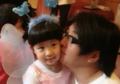 袁惟仁愛女袁融曾排斥老爸是藝人！發長文淚喊：來生再牽我走紅毯