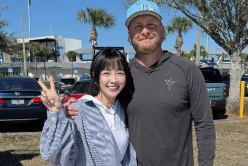 ▲籃籃（左）日前在美國見完波賽樂（右），返台後再秒衝東京，為中華隊應援。（圖／籃籃IG@lan0716）