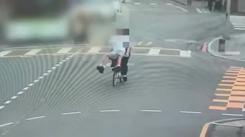 ▲針對兩人的行為，已違反道路交通管理處罰條例可處新台幣300元以上600元以下罰鍰。（圖／警方提供）