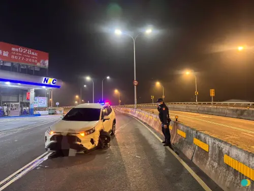 新北男三鶯大橋自撞！目擊者嚇喊：有山豬　監視器「驚見這一幕」