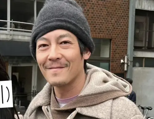 陳冠希45歲顏值垮？日本滑雪皺紋顯滄桑　被稱撞臉鬍子男星陳勳奇