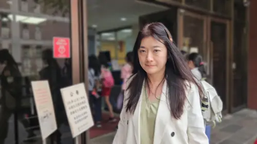 獨／控調查局「明日之星」強銬16小時　美魔女教授出庭求償500萬