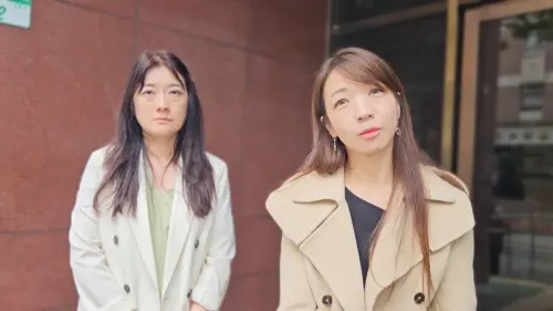 ▲楊智惠教授（左）的委任律師邱筱涵（右）表示，調查官劉錦勳從立案、拘提、搜索到偵訊過程都有違法，監察院已調查確認。（圖／記者劉松霖攝）