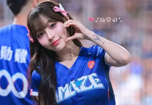 WBC中華隊啦啦隊成焦點！CT AMAZE登日本報紙　林襄佔超大版面