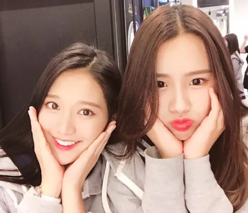 ▲蔡瑞雪（左）在參加韓國選秀節目《偶像學校》時，結緣泰國成員Natty（右）。（圖／蔡瑞雪IG@snowbabyq）