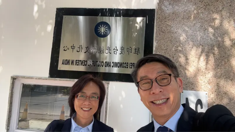 被指翹班立院看棒球？鍾佳濱PO與藍委合照揭真相