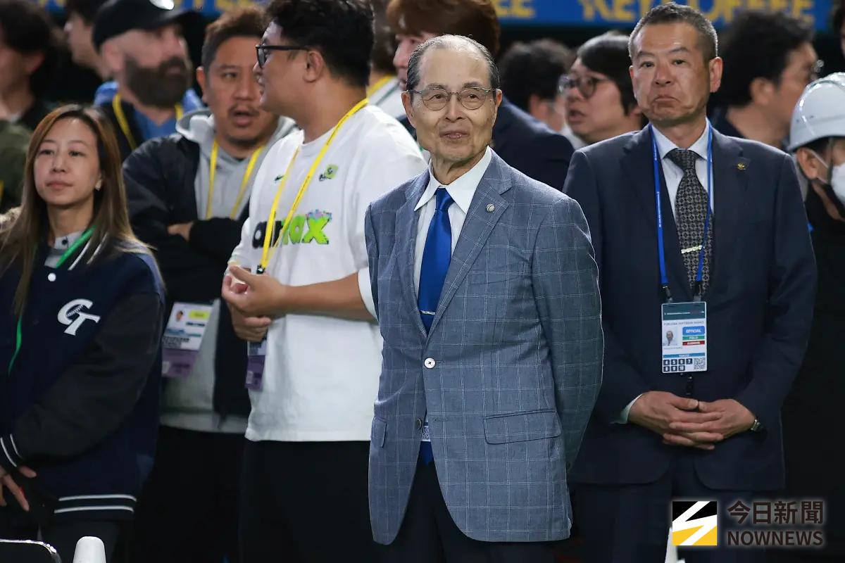 ▲為了目睹日本隊（侍JAPAN）在去年12強決賽負於台灣後發動的復仇之戰，包括王貞治、松坂大輔等多位日本棒球界的傳奇大老、優勝總教練及重量級嘉賓今日悉數集結東京巨蛋。（圖／記者葉政勳攝）