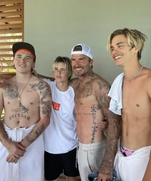 ▲貝克漢家過去感情親密、和樂融融，現在老大布魯克林（左起）堅持和小弟克魯茲、爸爸大衛、大弟羅密歐繼續冷戰。（圖／摘自 IG@cruzbeckham)