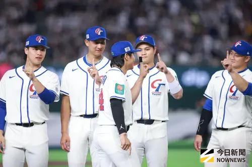 WBC球迷沒票也進場！他揮國旗應援中華隊　竟超幸運被外媒帶進去