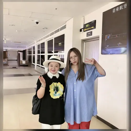 ▲白冰冰（左）曬出和張惠妹（右）的合照。（圖／白冰冰臉書）