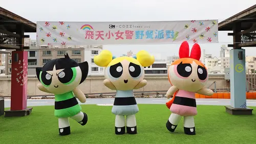 ▲卡通明星花花、泡泡與毛毛現身揭開《飛天小女警》野餐派對序幕。（圖／和逸飯店·台南西門館提供）