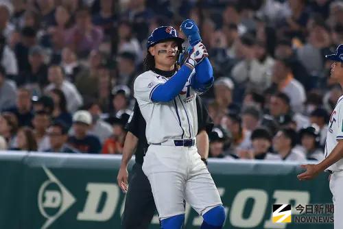 中華隊終於敲安！張育成右外野安打　苦主在12強也曾遭台灣砲擊