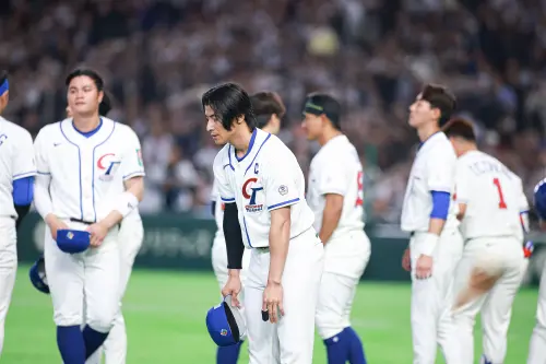 ▲中華隊昨天以0:13被日本扣倒慘敗，吞下2連敗的戰績，許多資深球迷都給予中華隊鼓勵，希望最後兩場拼出勝利。（圖／記者葉政勳攝,2026.3.6）