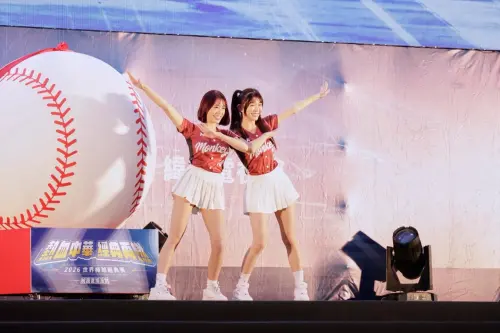 ▲桃園市經典賽直播派對現場有樂天女孩到場應援、桃氣女孩跨界助陣。（圖／桃園市政府）