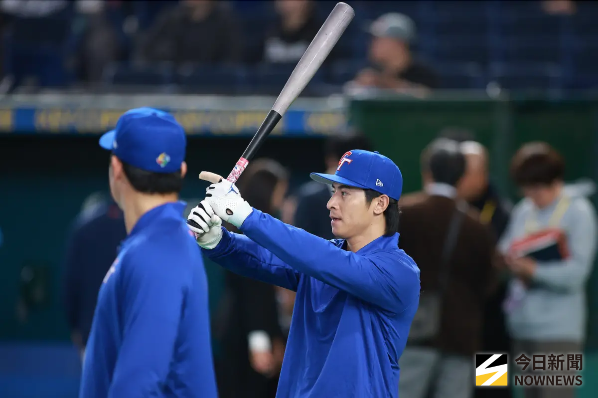 ▲經典賽中華隊「台灣隊長」陳傑憲帶著手傷上場練習打擊，還敲出3轟，他表示，有強烈企圖心想上場，但會尊重教練團的安排。（圖／記者葉政勳攝,2026.3.7）