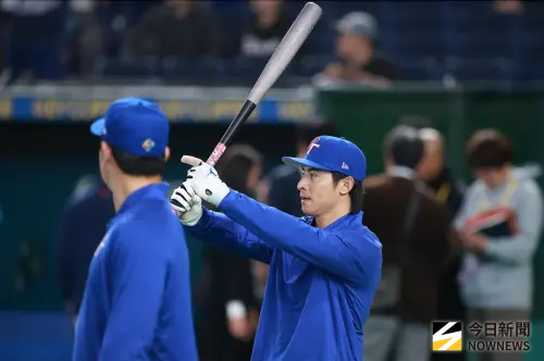 ▲WBC中華隊隊長陳傑憲(中）帶著手傷上場練習打擊，還敲出3轟，表示有強烈企圖心想上場，但會尊重教練團的安排。（圖／記者葉政勳攝,2026.3.7）