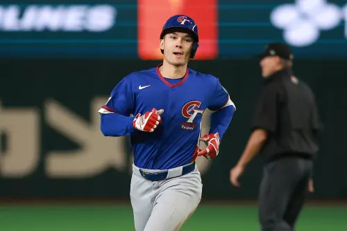 ▲大聯盟外掛戰力「費仔」費爾柴德（Stuart Fairchild）把握把滿壘機會，敲出滿貫全壘打。（圖／記者葉政勳攝）