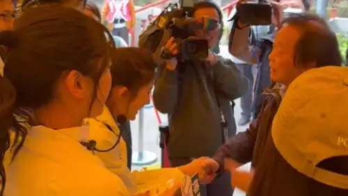 王世堅加油李明璇　楊智伃秒喊「這邊還有好多人」