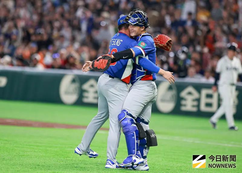 中華隊開胡！台灣球迷陷入瘋狂　東京巨蛋「三聲道廣播」提醒此事